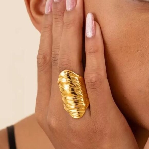 Chunky 18K Gold Plated Textured Ring – Tarnish-Free Statement Ring | Size 7 - Picture 1 of 3
